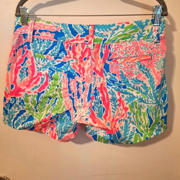 Lilly Pulitzer Callahan shorts. Size 6 - Picture 3 of 4